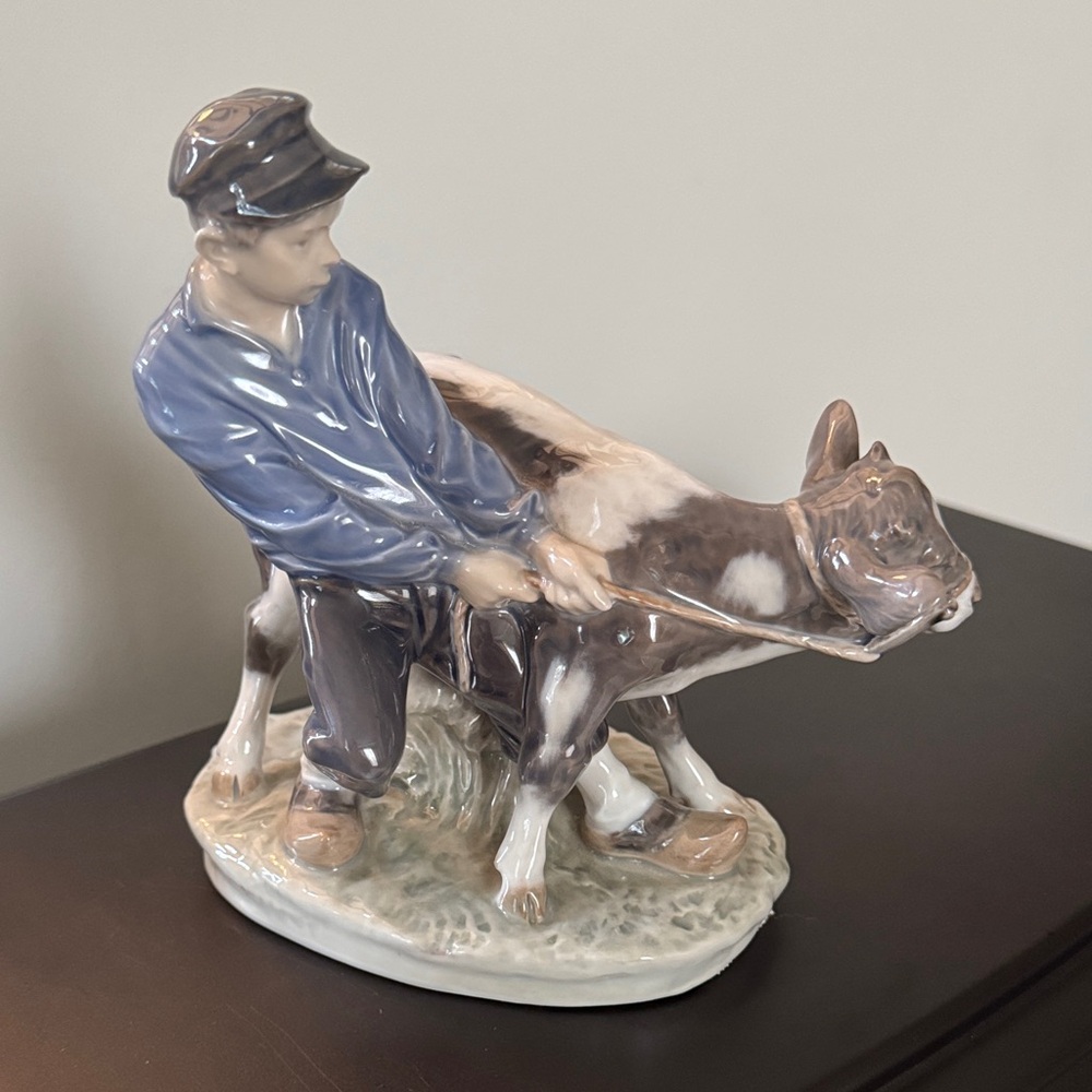 Vintage Royal Copenhagen Figurine – “Boy with Calf” #772 - Picture 5 of 8